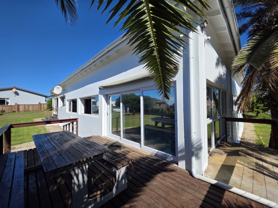 4 Bedroom Property for Sale in C Place Eastern Cape